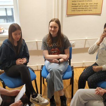 V Splošni knjižnici Ljutomer so 3.4.2023 predstavili projekt Digitalni dediščinski inkubator in izpeljali delavnico zapisovanja spominov (vir: fb Splošna knjižnica Ljutomer).