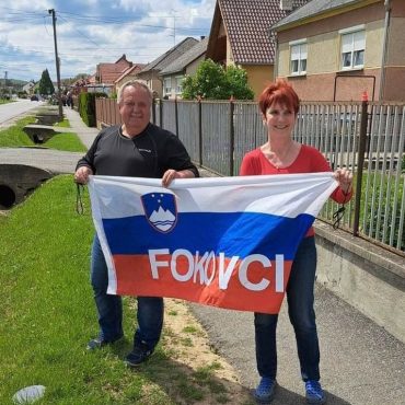 Navijanje za kolesarje v Monoštru med največjo kolesarsko dirko na Madžarskem, maj 2023 (vir: FB)